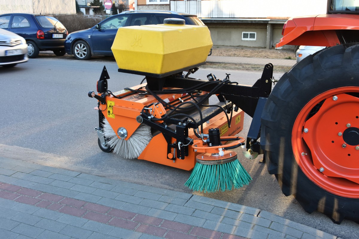 Zamiatarka z silnikiem orbitalnym